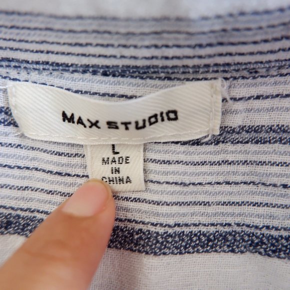 Max Studio White Button Up Top Large size - Picture 3 of 5